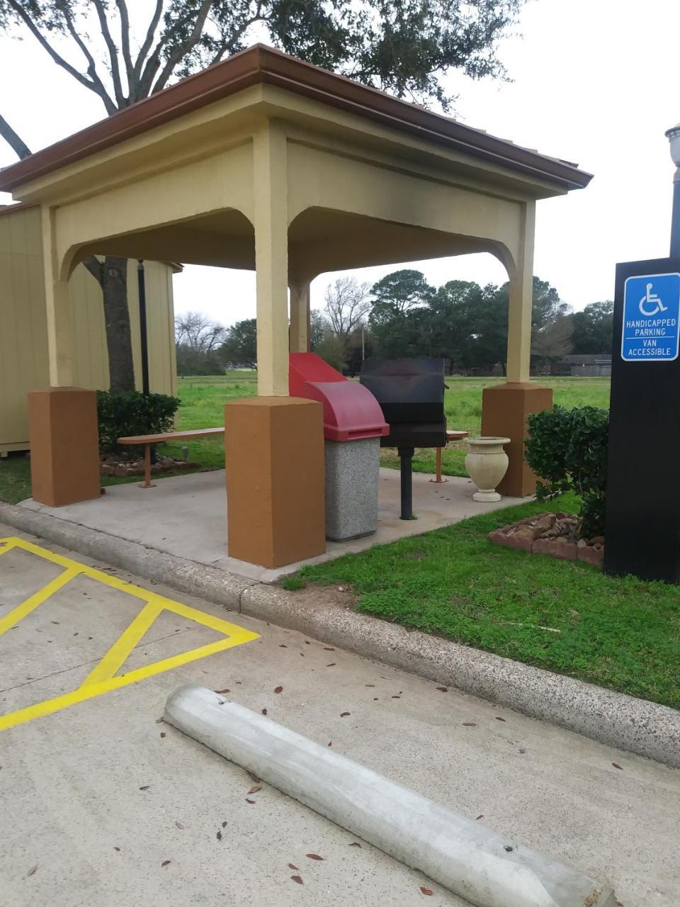 Americas Best Value Inn & Suites-Alvin/Houston Exterior photo