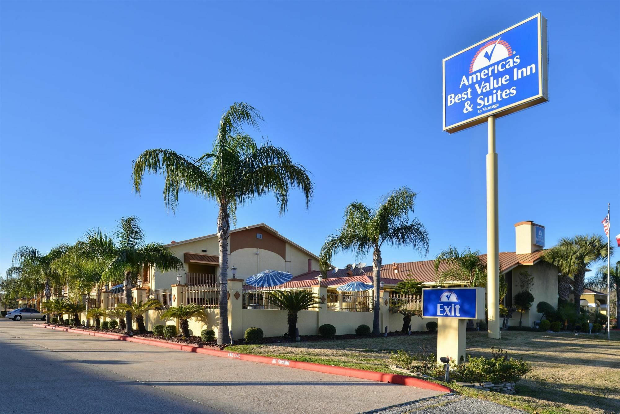 Americas Best Value Inn & Suites-Alvin/Houston Exterior photo